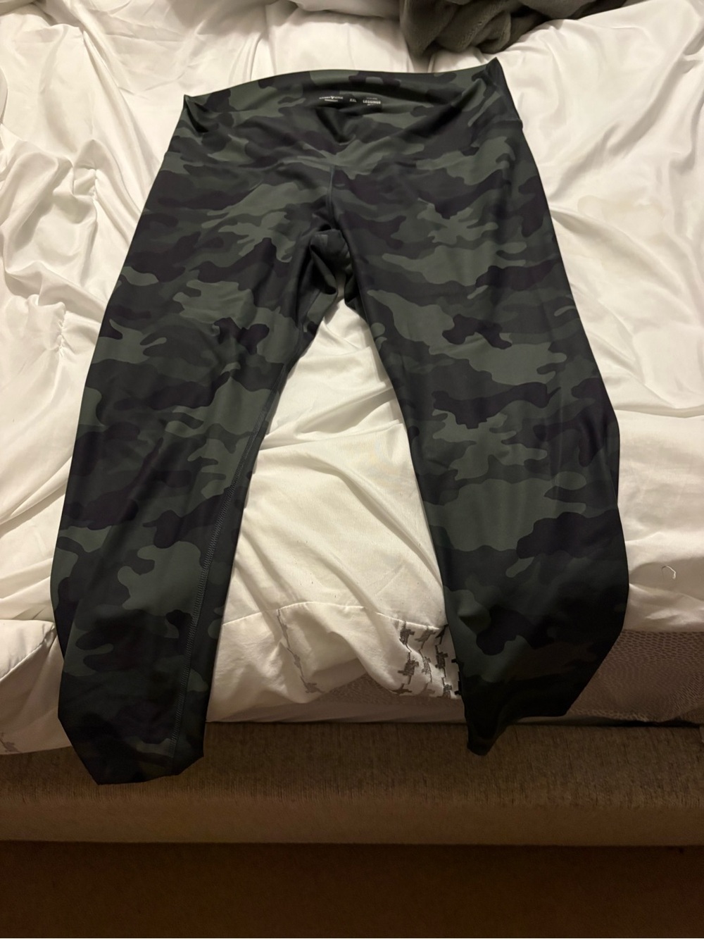Old Navy Black and Dark Green Camo High-Rise Leggings
